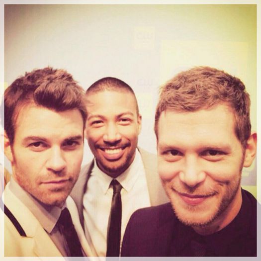 █ ▄→ ştii ce dacă deschizi iar subiectul mă enervez, ţi-am zis că a fost o greşeală ce am făcut -cl-; cu ea. şi dacă ţin bine minte acum câteva dăţi mă sărutasei, mă iertasei, văd că iar ţi-au venit nebuniile -dispare- ( trebuie să mă culc noapte bună vă iubesc! )
