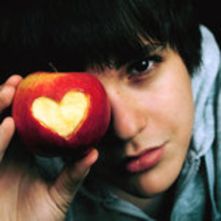 Mr__Apple_Love_2_by_fhrankee - love kiss