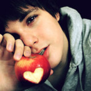 Mr__Apple_Love_by_fhrankee - love kiss