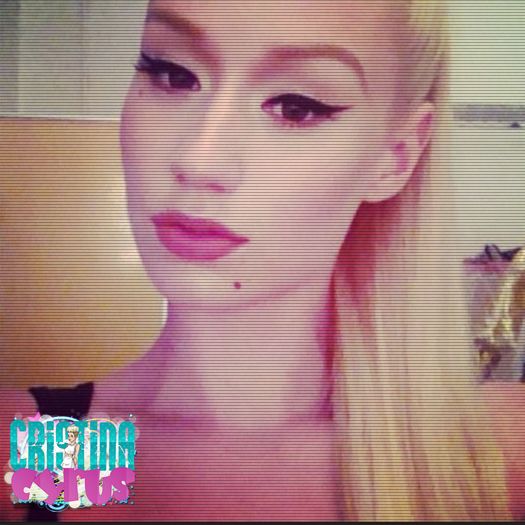 ♡ cσνєη ♡ eu nu aveam de unde știi ce urma el să facă... oricum, cred că îți e mai CL; bine fără mine... o ai pe ely și orice fată dorești :)
