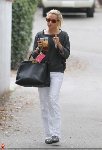 25jute1 - Ashley Tisdale