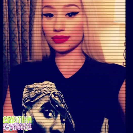 ♡ cσνєη ♡ *se uită la înghețată, o ia repede din mâna ei* ești iertată.