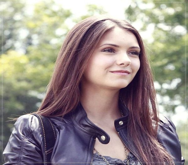 》*intoarce masina; ajung acasa, inapoi in garaj*