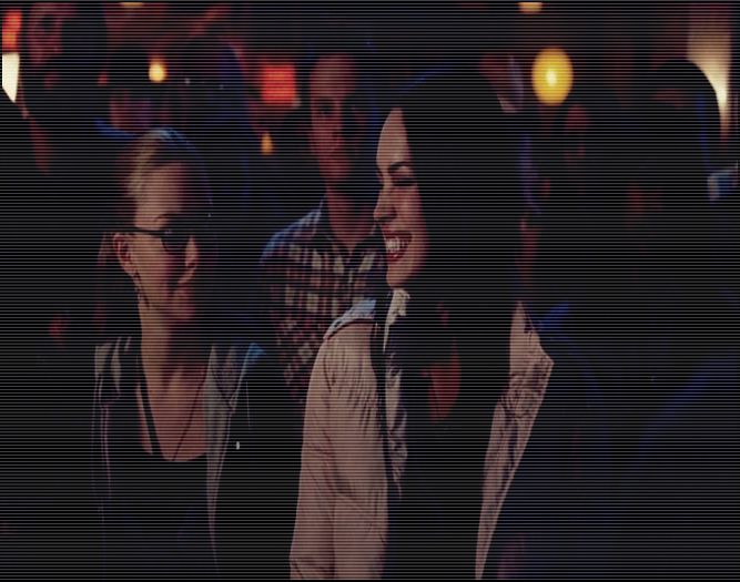 ☾ɐɓǝoɟ✿qǝɐnʇʎ; #se lasă trasă de Katic, şi se uită în urma ei oftând la Adda şi strigă după ea -cl; Sigur vei fi bine? #Adda; #se opreşte lângă ea pe acoperiş şi oftează, se uită la ea; Of, eu sunt bine aici, ar trebui să mergi doar tu domniţă... #dă din umeri cu o faţă de căţeluş #Katic
