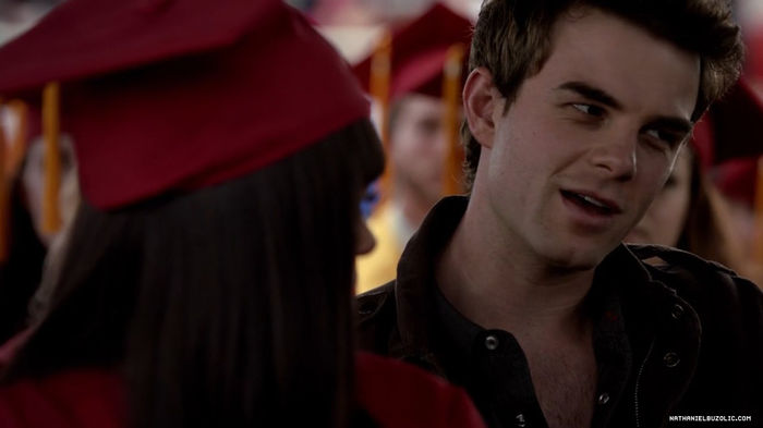 Oh..imi pare rau ca am deschis subiectul atunci *ii da ceva de baut si se pune langa ea*