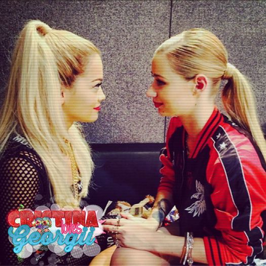 ♡ cσνєη ♡ *se uită la ea, o prinde de mână* iar domnița mea preferată cL; nu o să audă nimic de la această domniță *arată cu degetul spre ea însuși* deci *o prinde de mâini și o ridică* mergem să vedem cocioaba unde am stat, o perioadă *o trage după ea în pădure*
