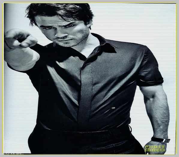 #► |il da pe #davi unei bone sa`l duca la somn| [cl]; Nici eu nu stiu cum e sa fi tata... Dar presupun co sa vina de la sine chestia asta...|o imbratiseaza|
