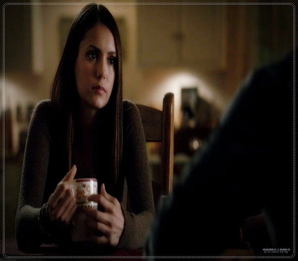 》[1.10] *se aseaza pe canapea, bea ceai si se uita la tv*