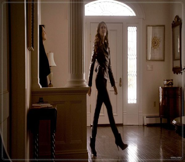 》clk *se trezeste, se muta incet din spate pe un scaun din fatza,; iese din masina, si intra in casa* =))))
