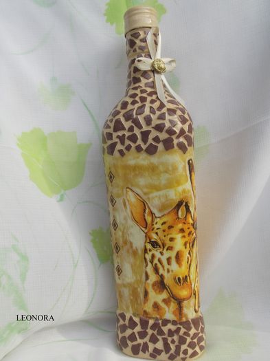 girafa detaliu - reciclare sticla