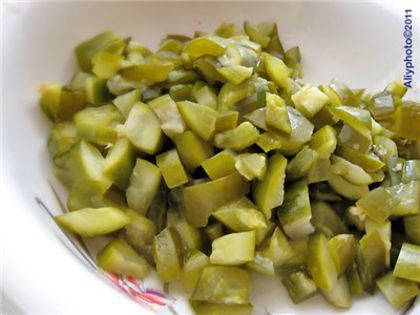 castravetii murati se taie bucati