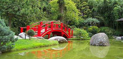 colorful-garden-decoration-idea-from-a-japanese-bridge colorful-garden-decoration-idea-from-a-japanese-bridge