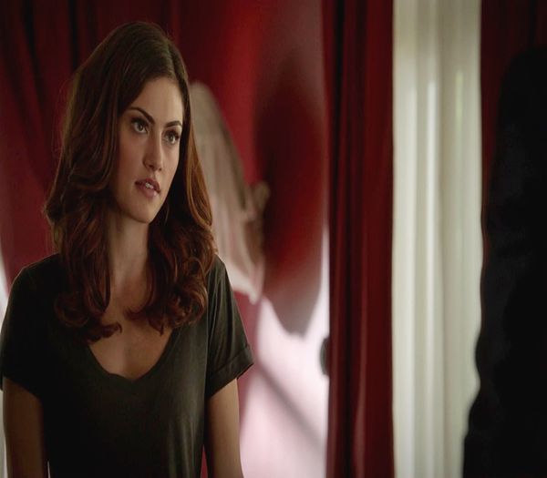 ✿ - *Hug strans back* Binee, vampirita mea pref.# elena .Bine, tu? #lexi