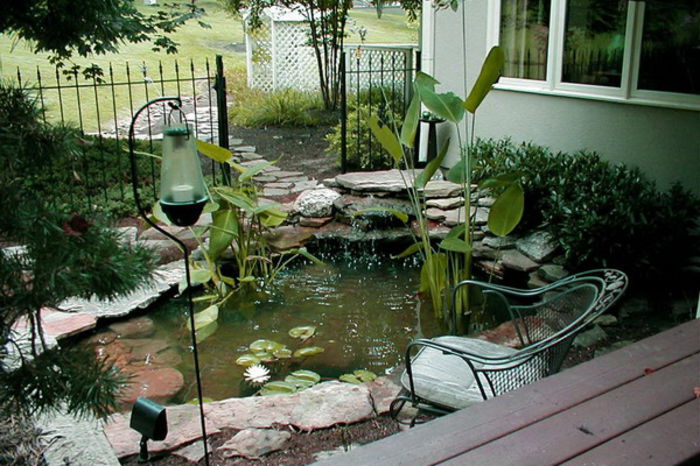 small-backyard-landscaping-ideas-with-water-ponds-garden-patio-600x400