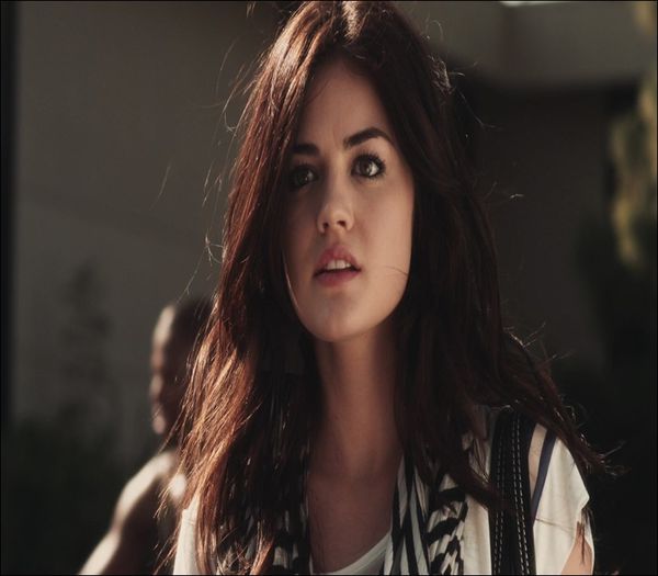 .•*´♥`*•. O sa-i pun maine pe muncitori sa lucreze la fantana. CL; *aduce niste gustari si ceva de baut* Ce nume i-am putea da insulei?
