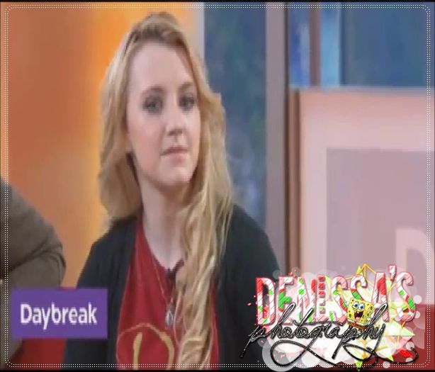 ┊deɴιι┊oh da, eşti legată. ¤îi dă jos ăla de la gură¤ (cL); dacă te dezleg promiţi că eşti fetiţă cuminte şi nu fugi? ¤îşi aranjează părul¤
