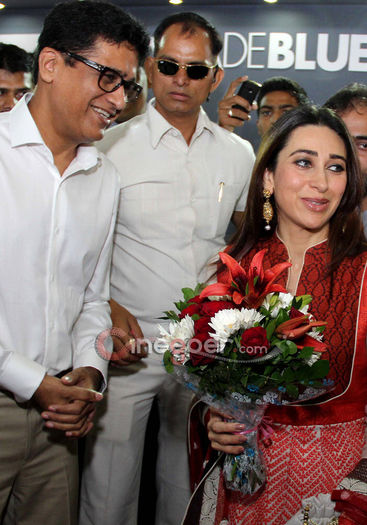 karisma-kapoor-visits-vibrant-vivah-wedding-festival-2013-1-17