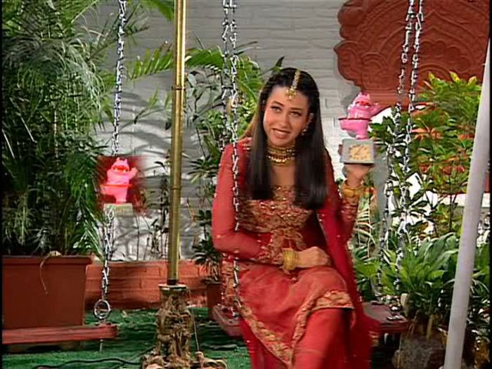 33pbl7b - Karisma Kapoor
