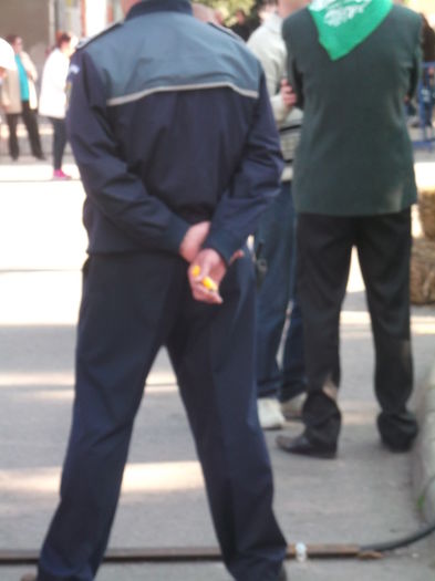 UN " W '" SIMPLU SI INTORS