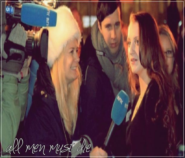 ┊deɴιι┊dacă e chiar aşa funny hai să încercăm pe altcineva, doar ştii (cl); că eu sunt o persoană tristă. =( #adda; cine te-a dezbrăcat de ţi-ai pierdut şosetele? #ely ; mnu a fost amuzant. ¤gesticulează¤ #neymar
