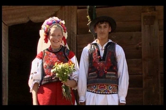 Sclepţ; =tăun,ţînţar,scheletic,sălbănog.&quot;Ioi da sclepţ am fo cînd mi-am luat femeie!&quot;.în poză:mire si mireasa din Groşii Tibleşului
