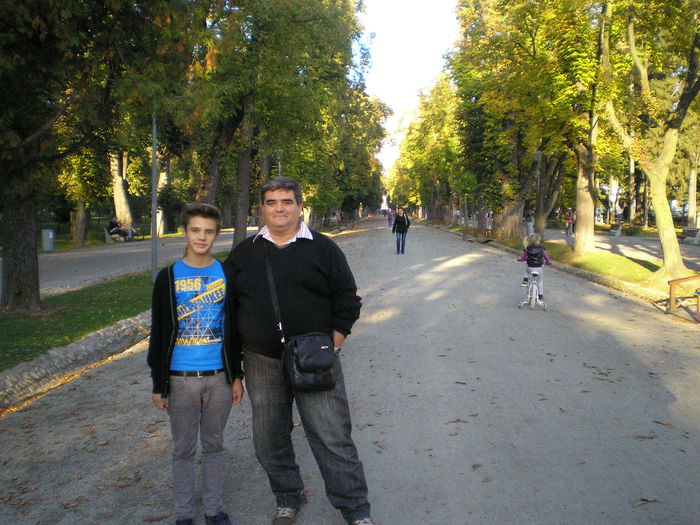 Eu si Gabi in Central Parc din Cluj - 01 CONTACT