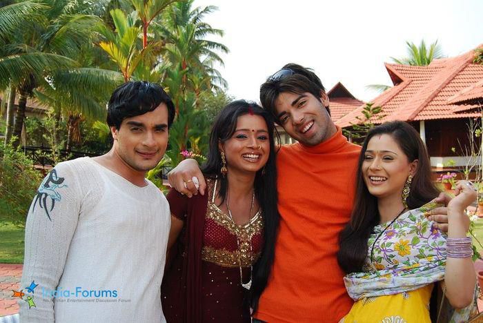 425450_141215736001785_773228650_n - bidaai