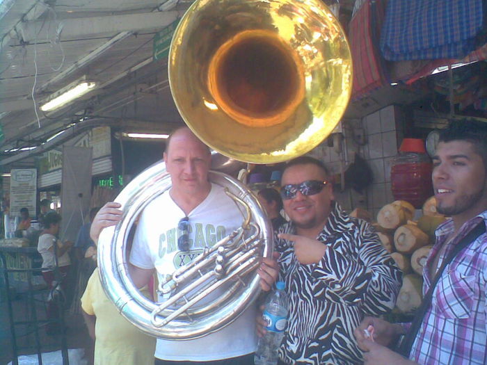 Mexic 2012 618; eu  si banda   SONORA KALIENTE   PIATA   SAN  JUAN DE DIOS
