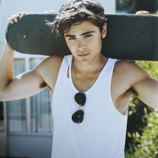 zac-efron-official-2010-calendar-21132-1252993536-28 - zac-vanessa