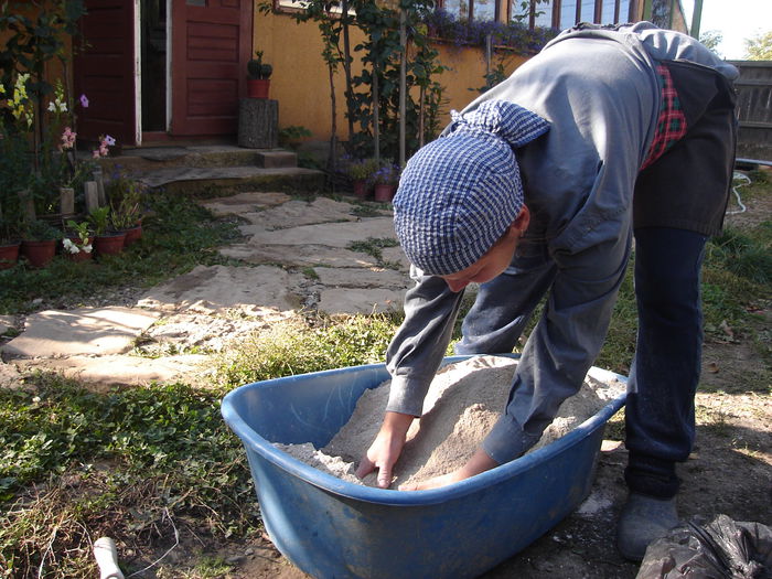 pregătirea amestecului pentru tencuială; 11 oct 2014
