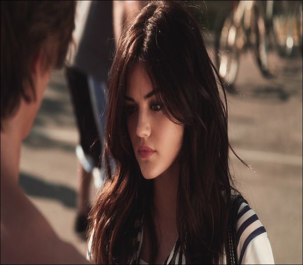 .•*´♥`*•. *apare de undeva dupa acolo* Hey! Ce faceti?