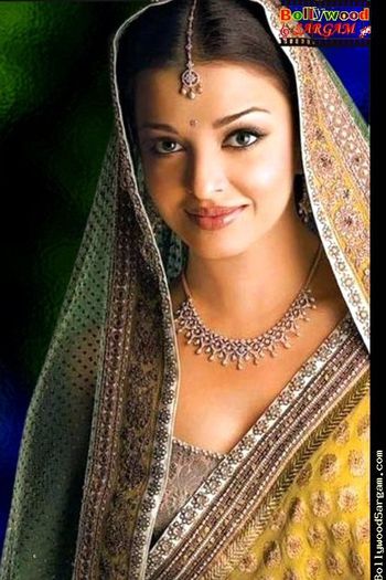 Aishwarya_Rai_Saree_yellow
