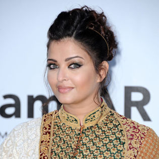 aishwarya-rai-au-festival-de-cannes-2012-10702362oqoti_2041