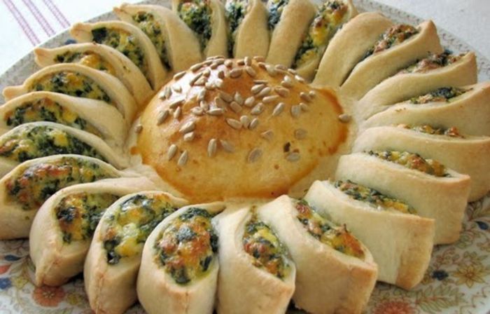 Tarta floarea soarelui - Idei de aranjare a platourilor pentru  mese festive si ocazii speciale