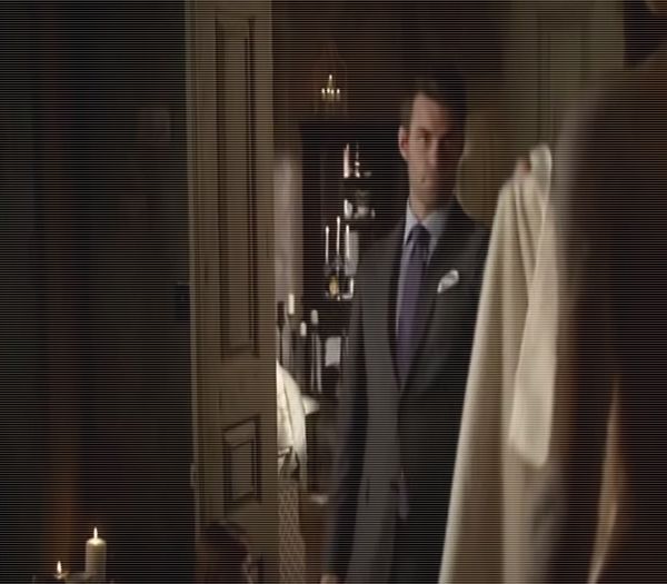 click Ba da , am vazut-o pe Katerina=))))) *ii intinde prosopul* Ar fi onorabil sa te acoperi; Eu o sa continui sa fiu onorabil si loial, n-am sa te f;;t ca Niklaus si Tyler =)))))))))))
