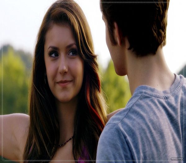 》clk *ii da un costum de vampir* Uite o sa-ti stea bine in vampir, tu deja esti alba ;;); Si nu o spun ca sa te jignesc;;) =))))) *rade*
