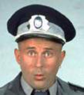 click *se opreste din scris* Aoleu sarmanul de el... Asa am patit si eu cu nevasta...; Dar sa revenim! Este adevarat ce spune tanarul fotbalist? #fetele=))))))))
