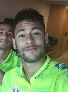 ɳҽყɱαɾ | *tuseste* Vreti sa spuneti...cel mai tare fotbalist :)))