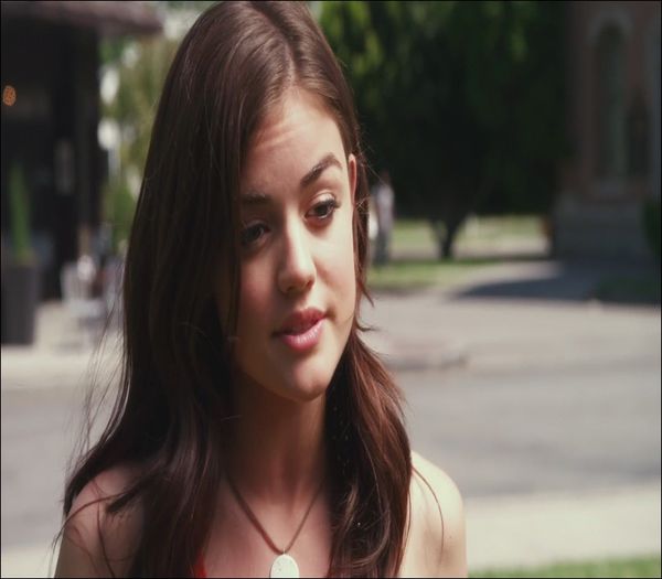 .•*´♥`*•. *il loveste usor cu cotul in burta* Nu exagera, sunt doar pitica si chioara, atat#ney CL; Sorry, nu ma intalnesc cu barbati de varsta cu tata #g
