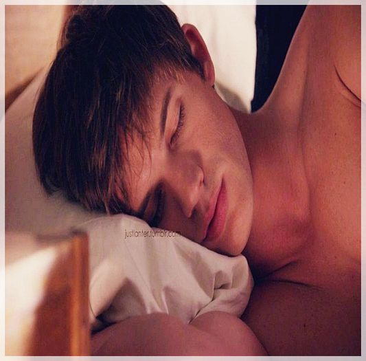 █ ▄→ -aproape că se trezea, îi strânge puţin mâna- :))