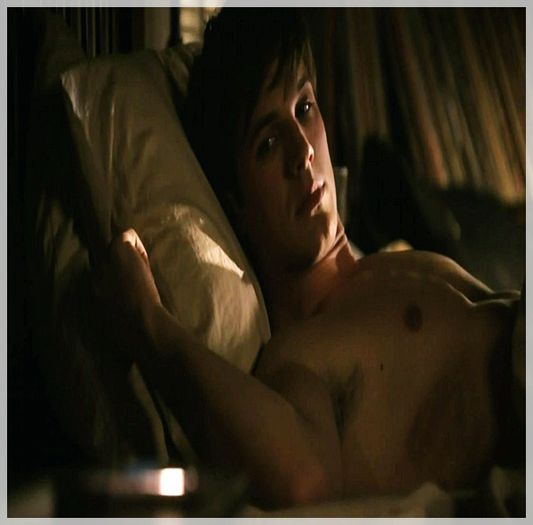 █ ▄→ -se trezeşte şi se uită confuz în jur pentru că avea amnezie parţială- -cl-; -nu mai ştia ce se întâmplase cu o zi în urmă când fusese rănit atât- :))))) -se uită la ea- unde sunt?
