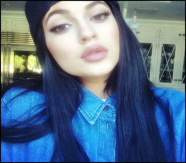 ⊿◤;.  La spital , nu știu prea bine ce s-a întâmplat, pe mine m-a  (clk); anunțat Adda printr-un mesaj că ești în spital .. #își dă seama că încă-i ținea mâna întra ei , dă să-și tragă mână;
