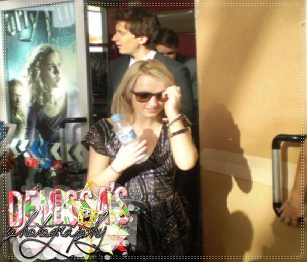 ┊deɴιι┊¤iese din lift şi vorbeşte cu o voce de kokalară¤ heii, iubirile mele.