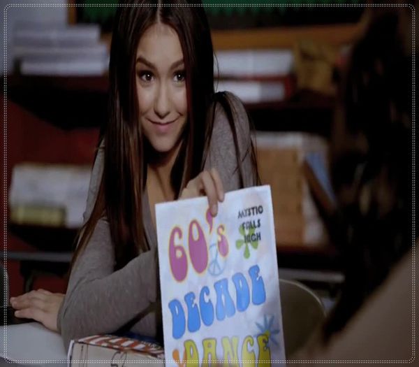 》*se reapuca de decorat, termina dupa vreo 2 ore sufrageria*