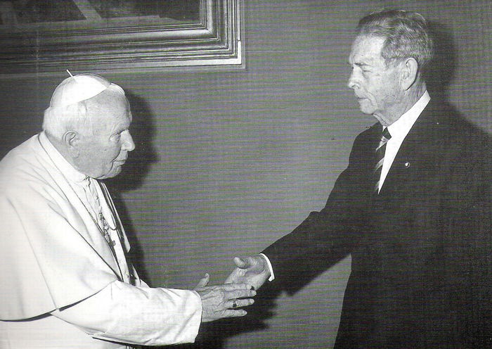 Vatican, iunie 1999; SS Papa Ioan Paul al II-lea si MS Regele Mihai I al Romaniei
