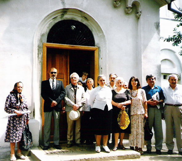 La Biserica Curelari, Iasi 22 aug. 1999; Cristian Zainescu (in stanga). Manifestare in cinstea actului MS Regelui din 23 august 1944
