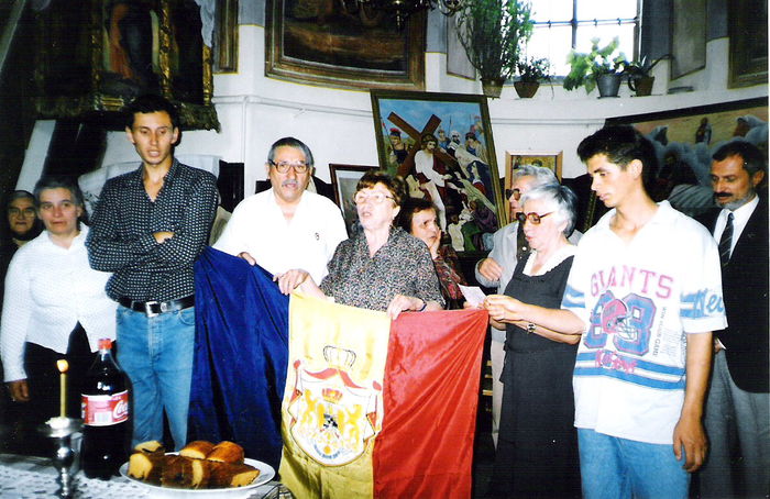 Manifestare regalista la Biserica Curelari; C. Zainescu (in dreapta) la cinstirea alaturarii Romaniei natiunilor unite in august 1944
