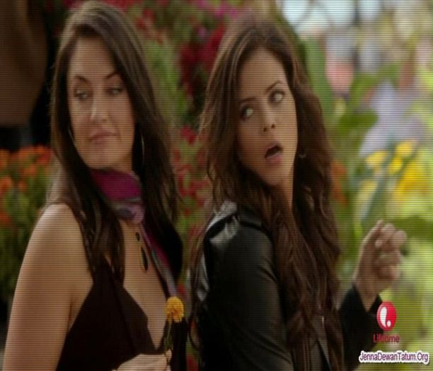 》clk Pai si urangutanul ce e? Specie de urs?=))) *se uita la el* Off fie=))) - here - episode 34 - done