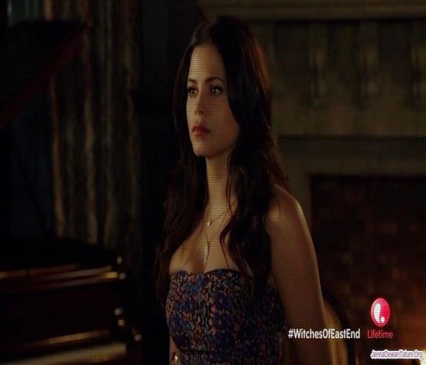 》clk Da da=)) #H *se uita la borcan* A disparut, pfoai!; *vede rochita in borcan* Si mai e si de;;zbracat..o.O=))) *foloseste vraja de slow motion ca sa-l incetineasca, il prinde ca pe un soarece si pune chi;;lotii pe el* =)))))))))))
