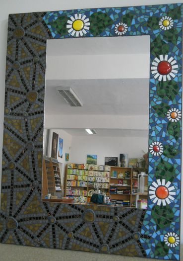 Urat&Frumos (Beauty&Ugly); Mozaic, Suport MDF de 18 mm, marime 60x80 cm, oglinda 35x55 cm
PRET: 1.000 LEI
